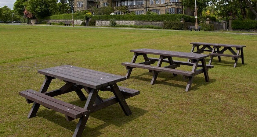 3 plastic wood park benches